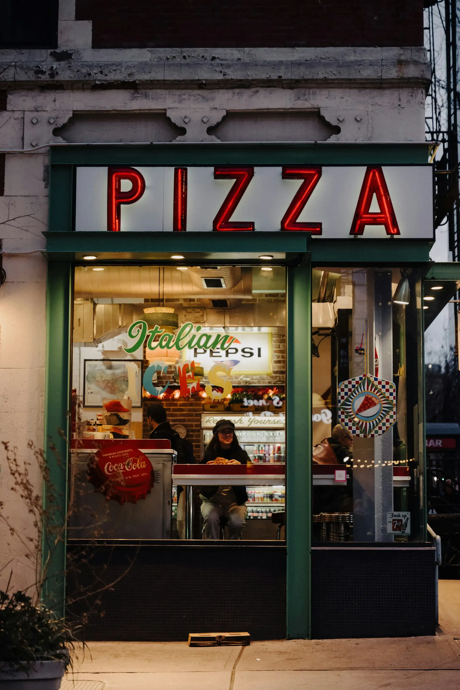 Potrawa New York Pizza Slice - tradycyjna kuchnia Stany Zjednoczone