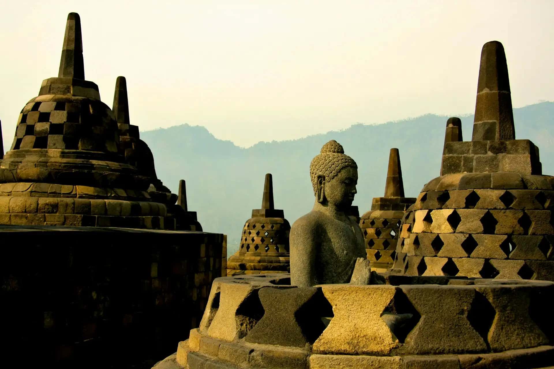 Świątynia Borobudur (Jawa) - popularna atrakcja turystyczna w Indonezja
