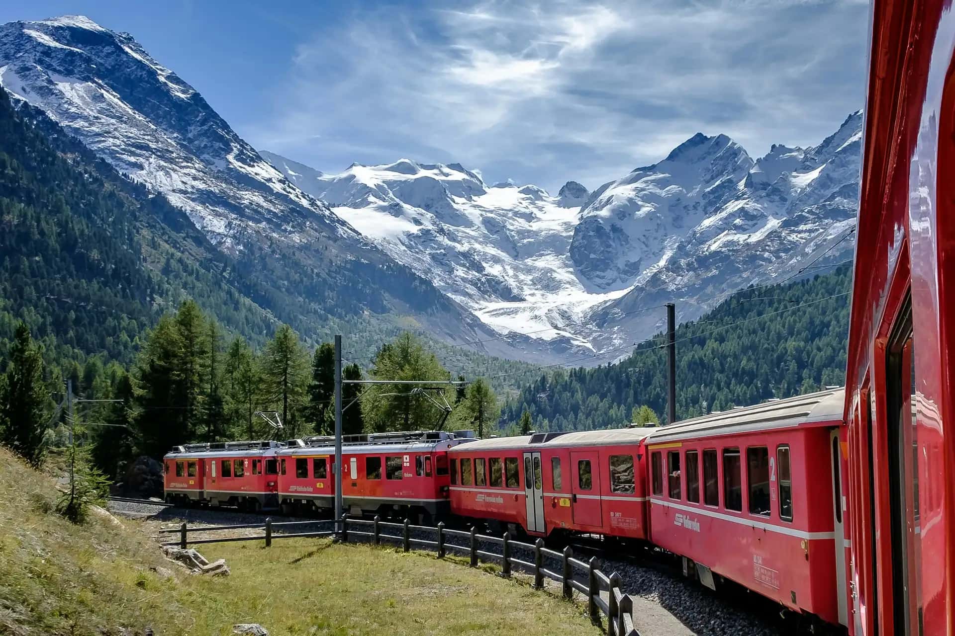 Glacier Express - popularna atrakcja turystyczna w Szwajcaria