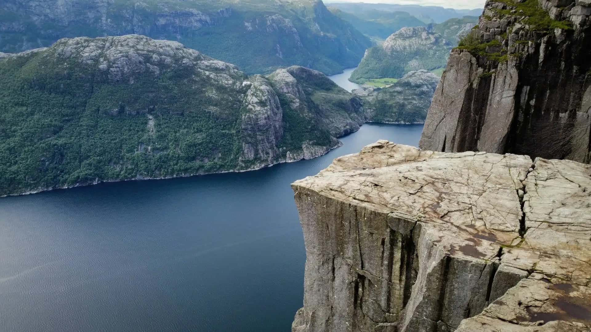 Preikestolen (Ambona) - popularna atrakcja turystyczna w Norwegia