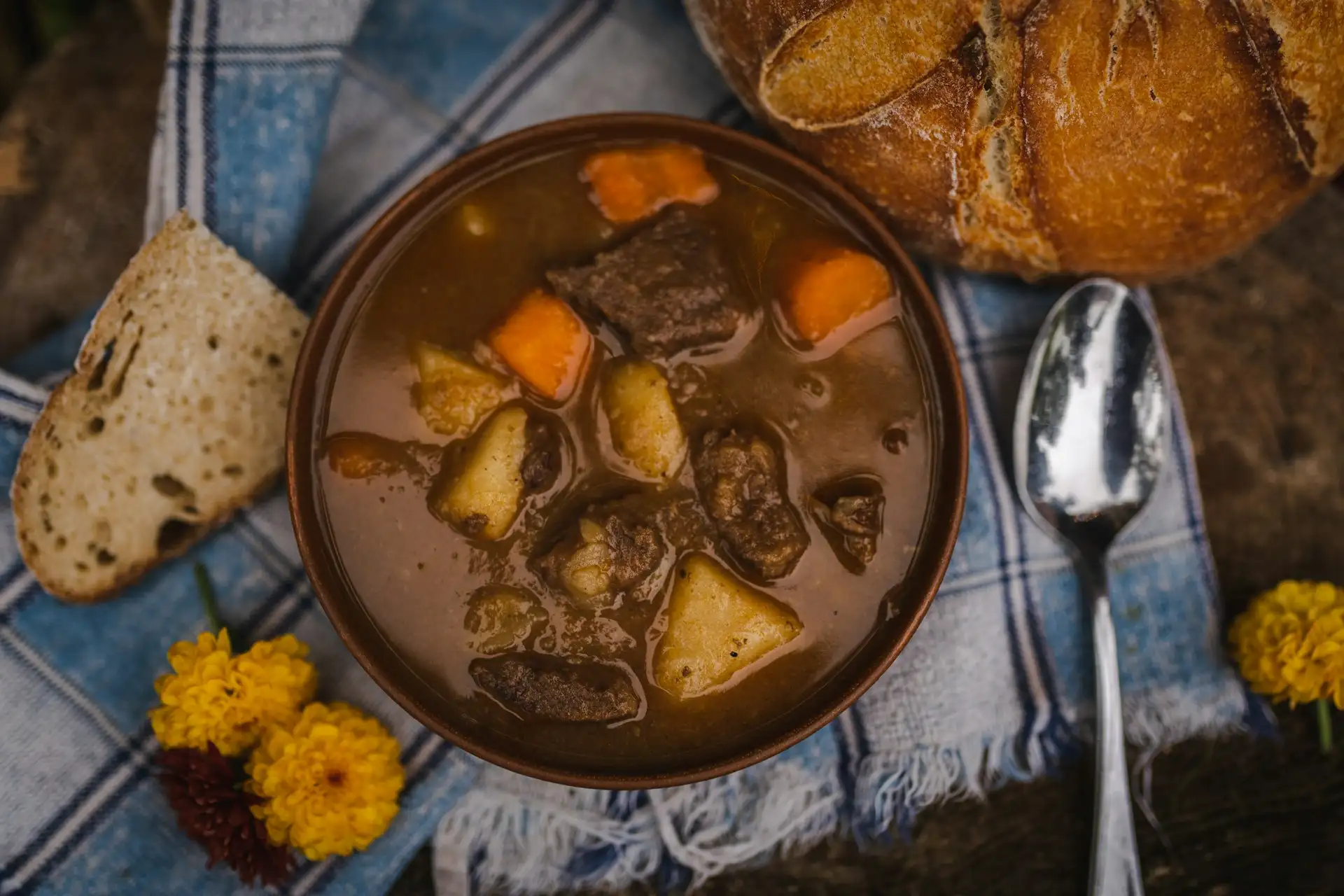 Potrawa Irish Stew - tradycyjna kuchnia Irlandia