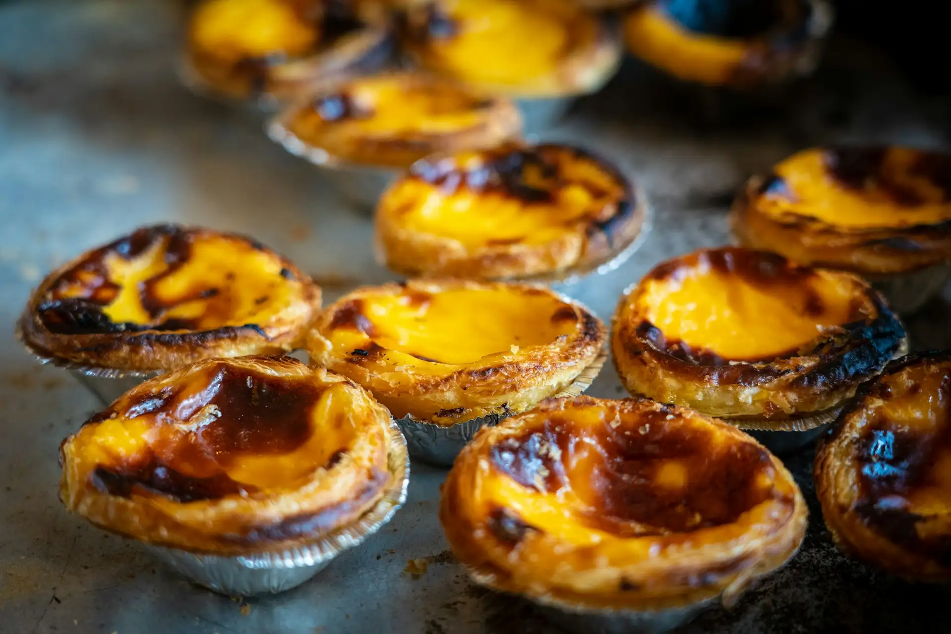 Potrawa Pastel de Nata - tradycyjna kuchnia Portugalia